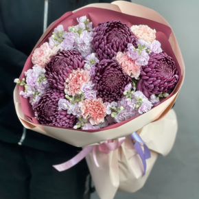 Букет "Софи" из хризантем Бигоуди, диантусов и ароматных маттиол в Бронницах