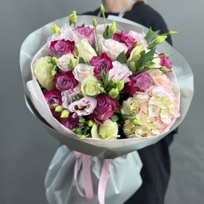 Букет из роз, гортензии и эустом в Бронницах