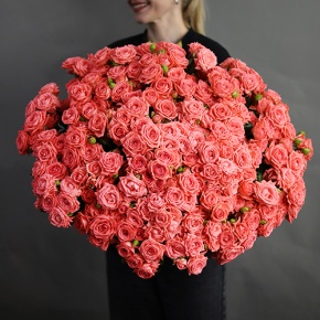 Букет из 39 коралловых кустовых роз (50 см) в Бронницах