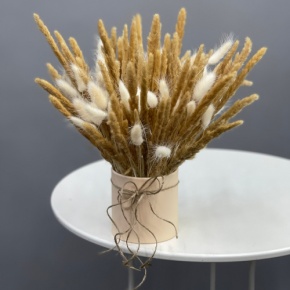 Композиция в шляпной коробке из колосков и лагуруса в Бронницах