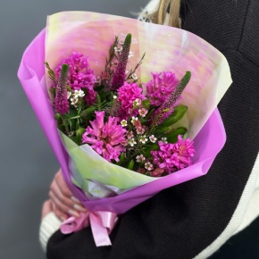 Букет "Вспышка" из гиацинтов, хамелациума и вероники в Бронницах