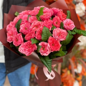 Букет из 25 махровых пионовидных роз Риджентс парк  (60 см) в Бронницах