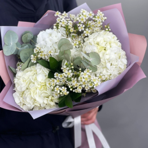 Букет "Суприм" из гортензий и хамелациума в Бронницах
