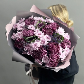 Букет "Виолетта" из хризантем Бигоуди, лимониума, брассики и кустовых хризантем в Бронницах