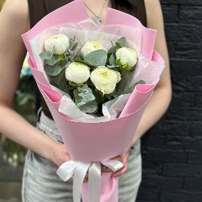 Букет-комплимент из 5 белых ранункулюсов в Бронницах