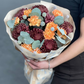 Букет "Персиковый раф" из хризантем Бигоуди, краспедии и диантусов в Бронницах