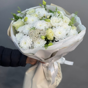Букет "Меланхолия" из роз и хризантем в Бронницах