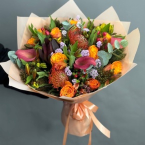 Букет "Даниэлла" из калл, роз, гиперикума, сафари, капса и лейко в Бронницах