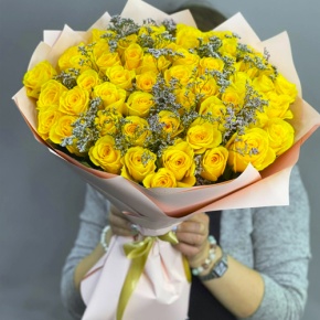 Букет из 51 лимонной розы с лимониумом в Бронницах