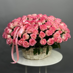 Композиция в корзине из 101 розы Джумилия в Бронницах