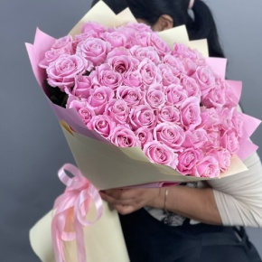 Букет из 51 пастельной розы Аваланж (60 см) в Бронницах