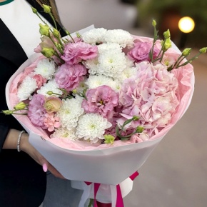 Букет "Табу" из хризантемы, Голландской гортензии и эустомы в Бронницах