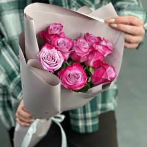 Букет "Сесилия" из 9 фиолетовых роз кения (40 см) в Бронницах