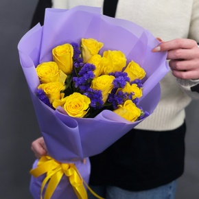 Букет "Лейкерс" из лимонных роз и статицы в Бронницах