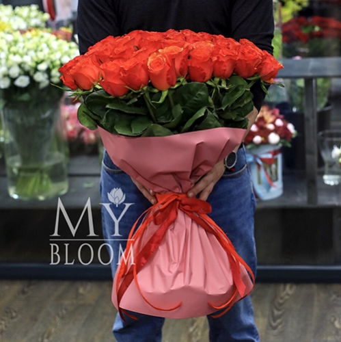 Букет 51 коралловая роза (60 см) в Бронницах