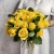 Букет из 25 лимонных роз с рускусом (40 см) в Бронницах