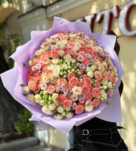 Букет из 101 кустовой розы микс в Бронницах